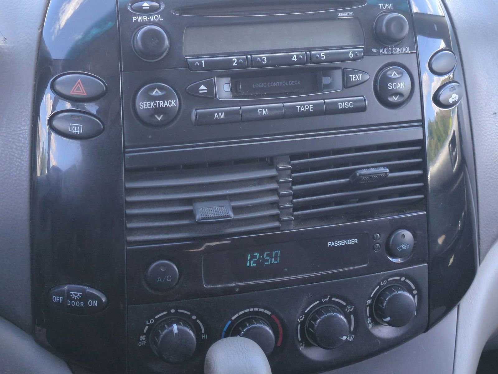 Thumbnail: 2005 Toyota Sienna - 24