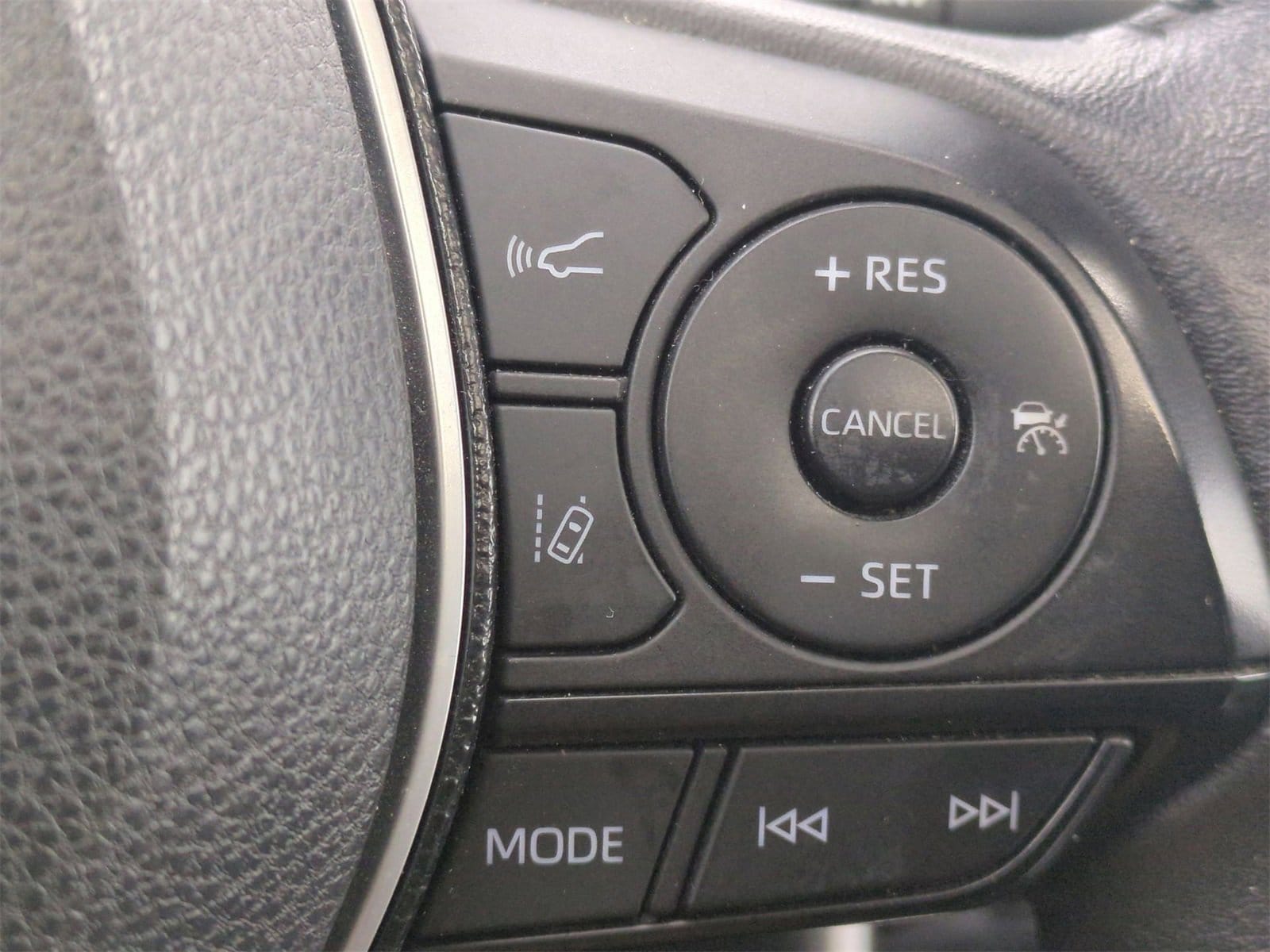 Thumbnail: 2021 Toyota RAV4 - 26