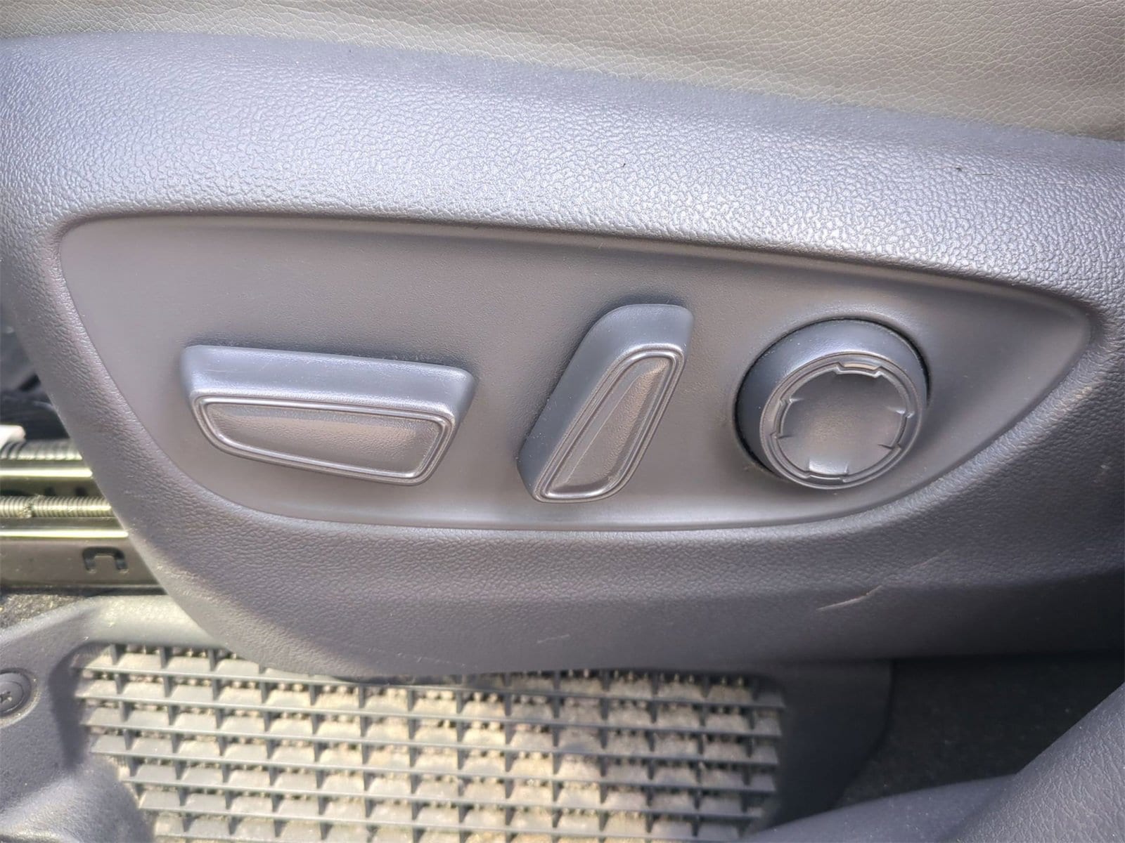 Thumbnail: 2021 Toyota Sienna - 17