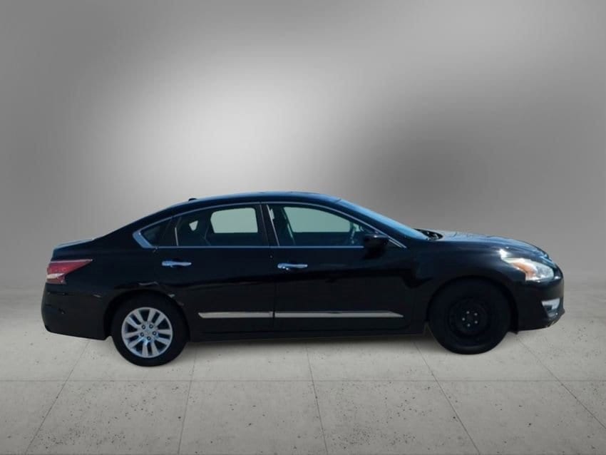 Thumbnail: 2015 Nissan Altima - 9