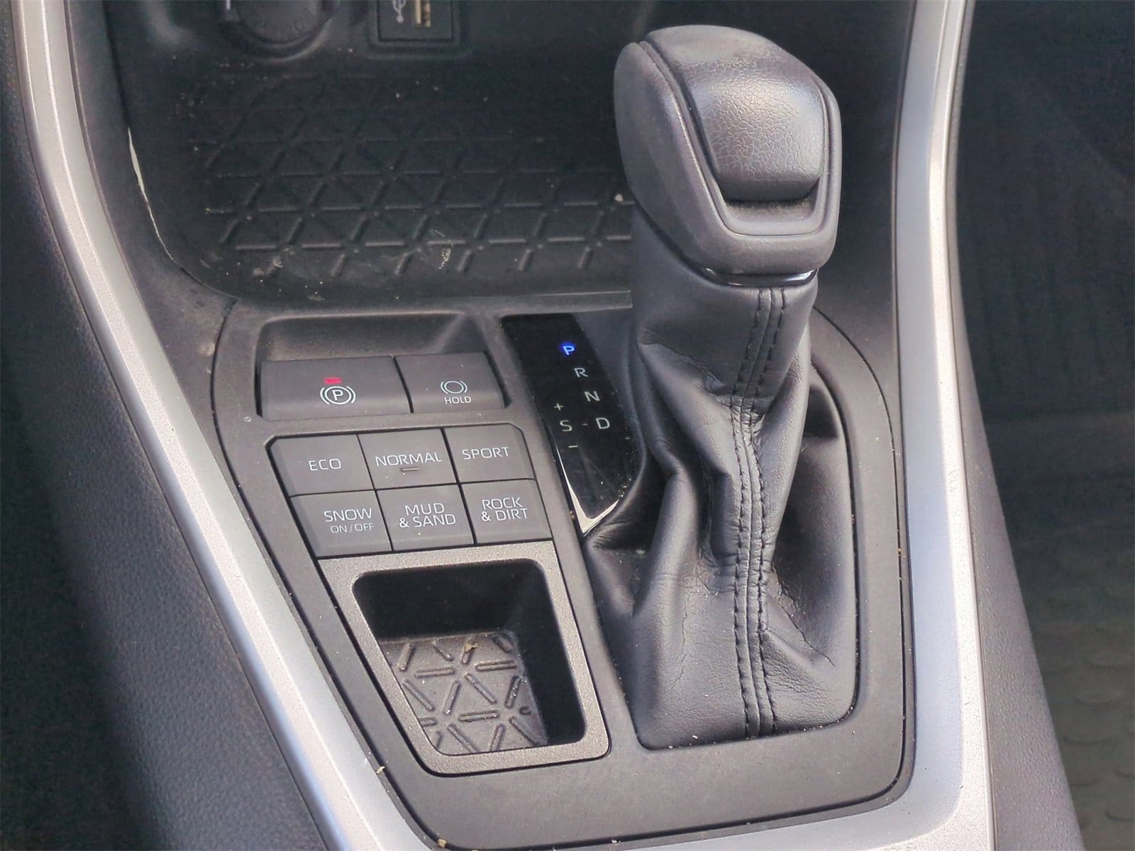 Thumbnail: 2023 Toyota RAV4 - 32