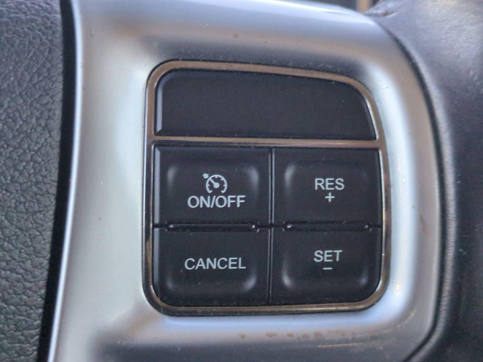 Thumbnail: 2013 Chrysler Town & Country - 24