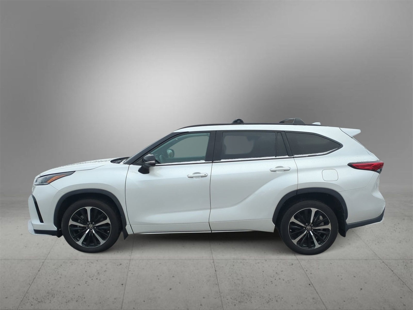 Thumbnail: 2022 Toyota Highlander - 5