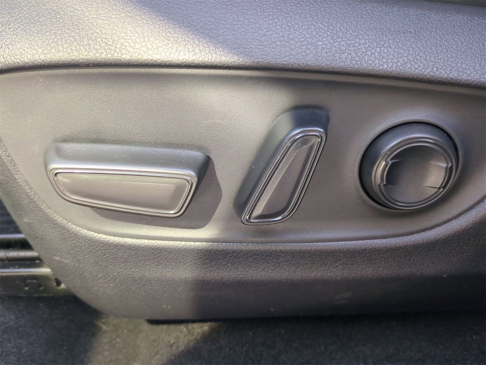 Thumbnail: 2022 Toyota RAV4 - 17