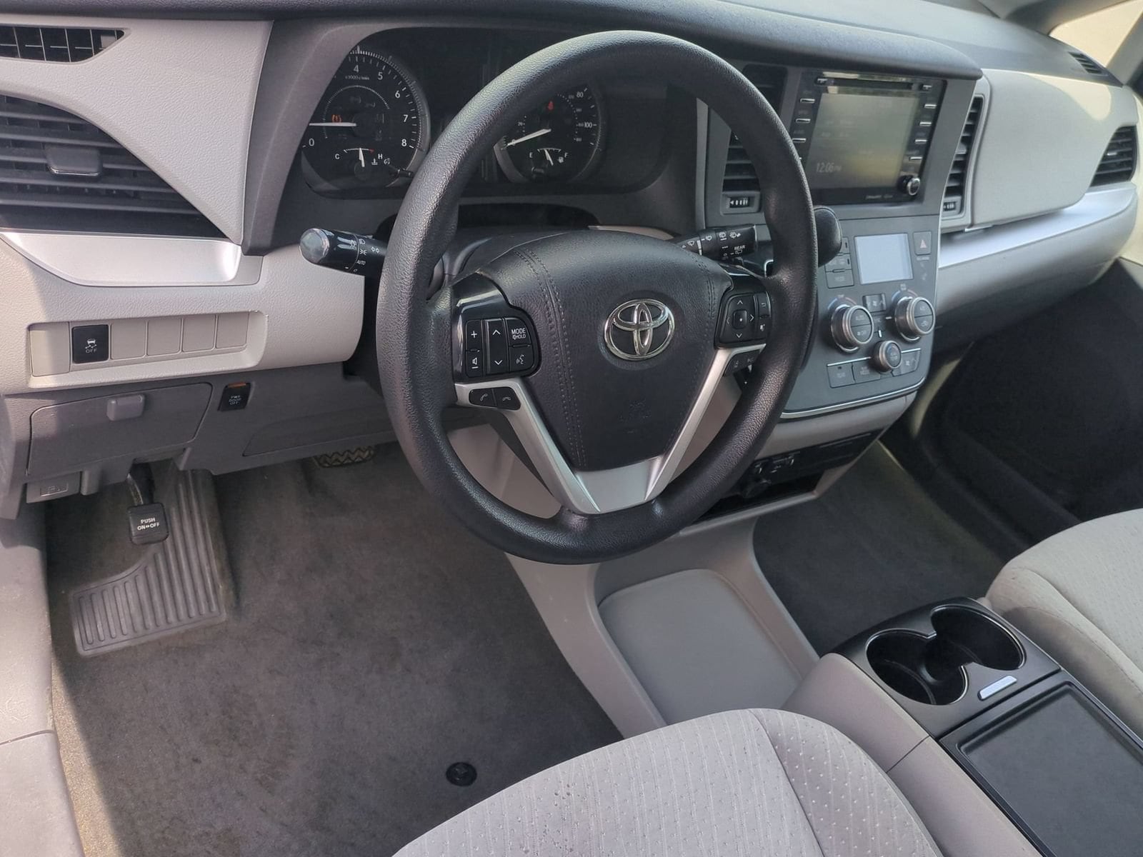 Thumbnail: 2019 Toyota Sienna - 10
