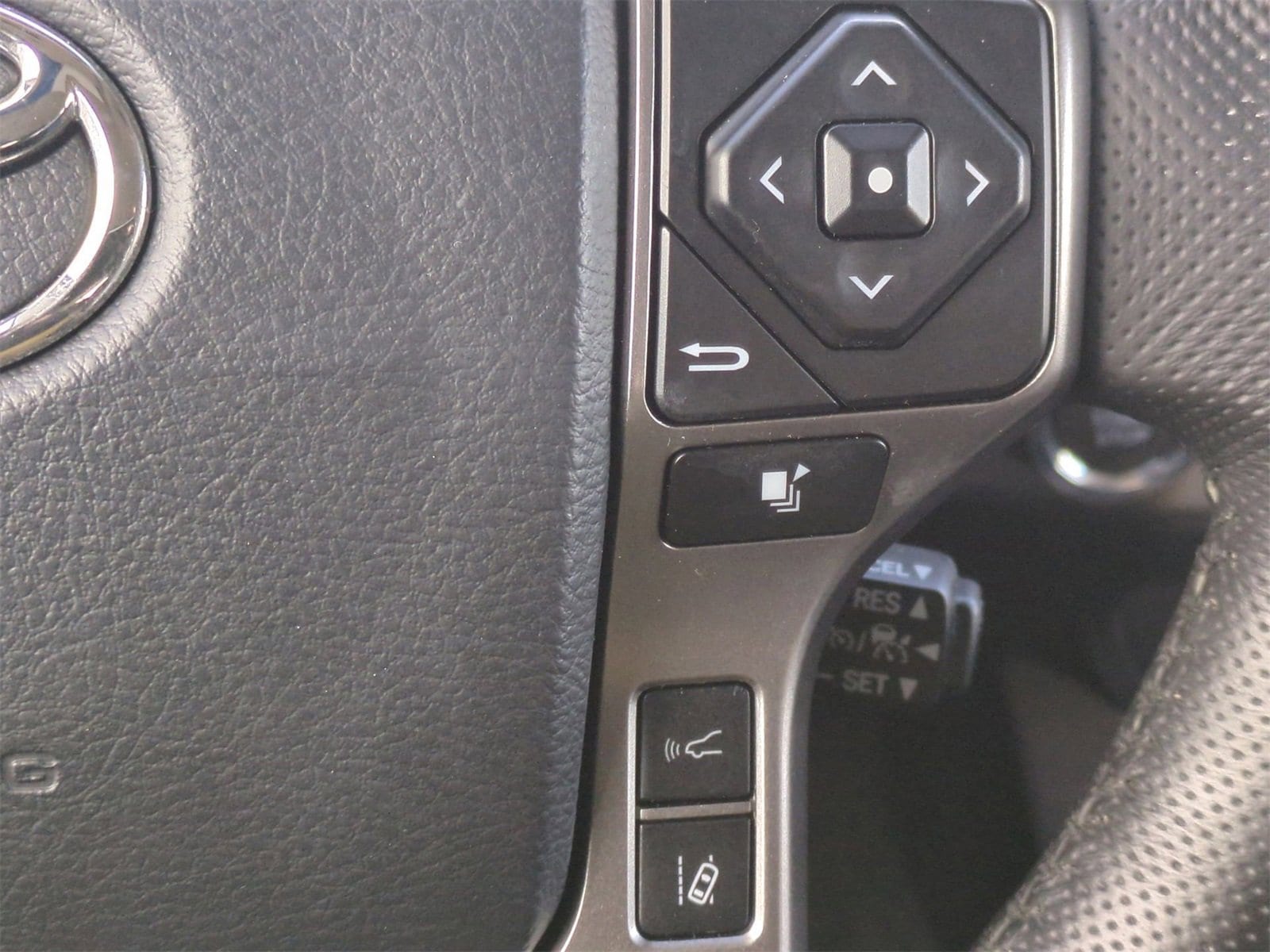 Thumbnail: 2023 Toyota Tacoma - 24