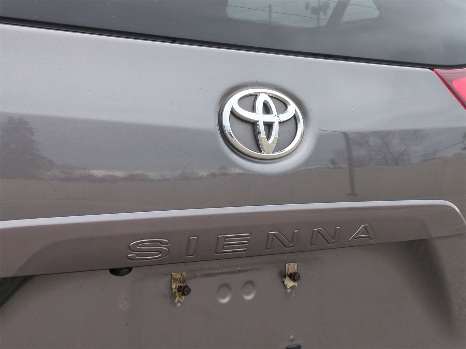 Thumbnail: 2017 Toyota Sienna - 13