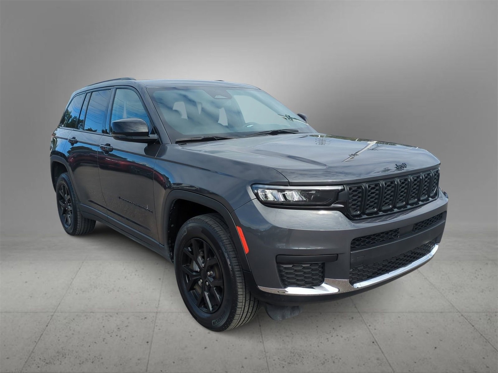 2024 Jeep Grand Cherokee Altitude photo 2