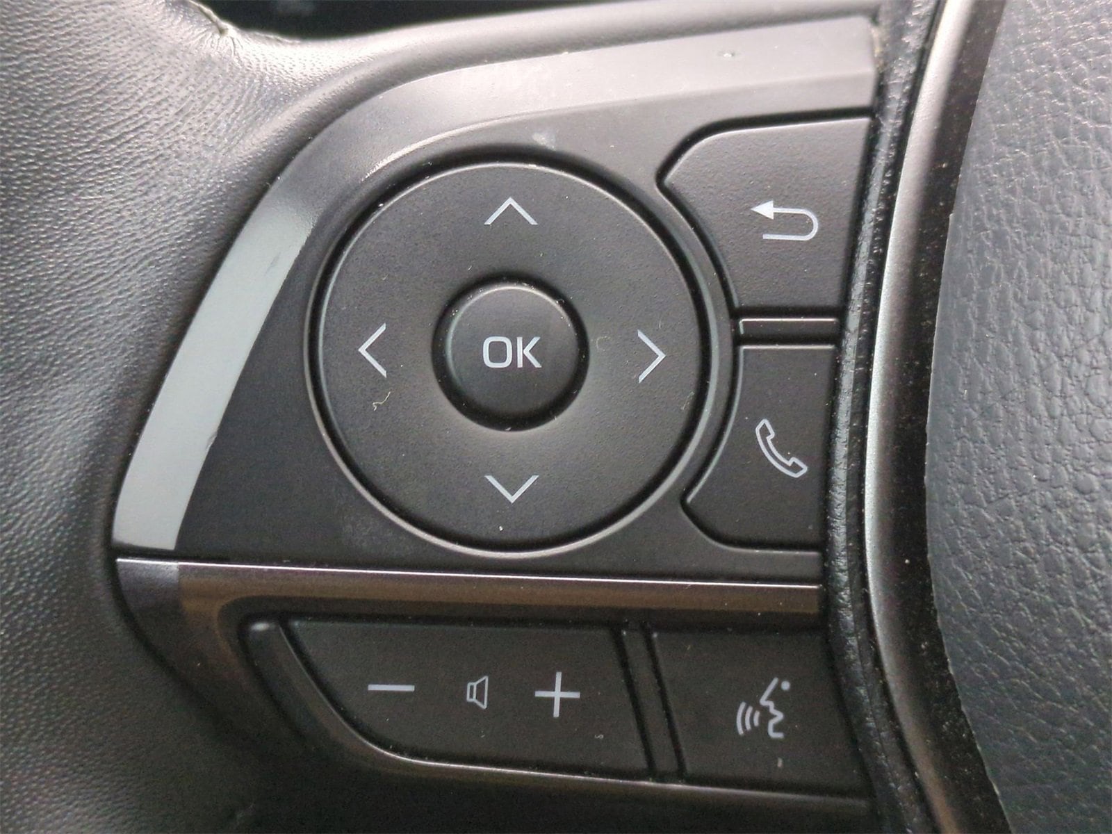 Thumbnail: 2022 Toyota Camry - 23