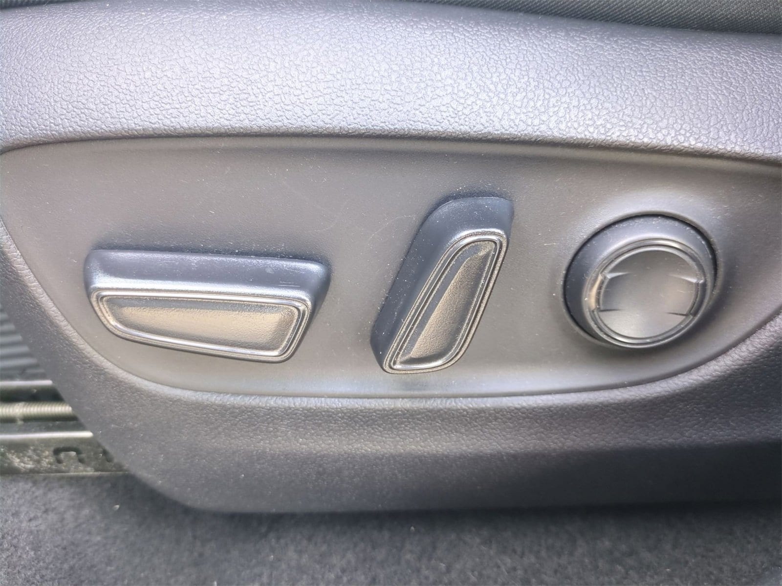 Thumbnail: 2023 Toyota RAV4 - 17