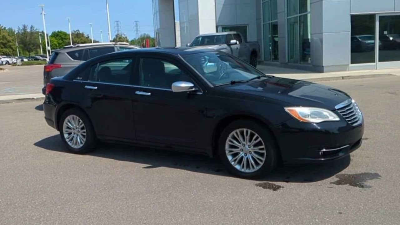 Used 2011 Chrysler 200 Limited with VIN 1C3BC2FG6BN607367 for sale in Farmington Hills, MI
