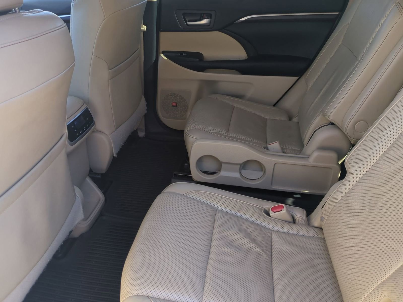 Thumbnail: 2016 Toyota Highlander - 20