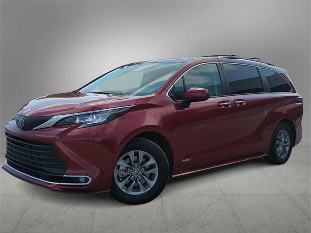 2021 Toyota Sienna XLE -
                Farmington Hills, MI