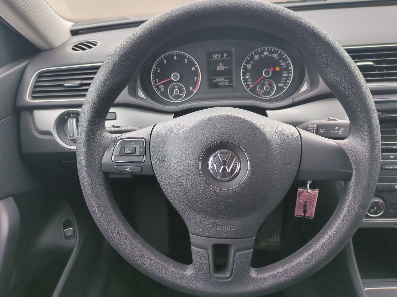 Thumbnail: 2013 Volkswagen Passat - 22