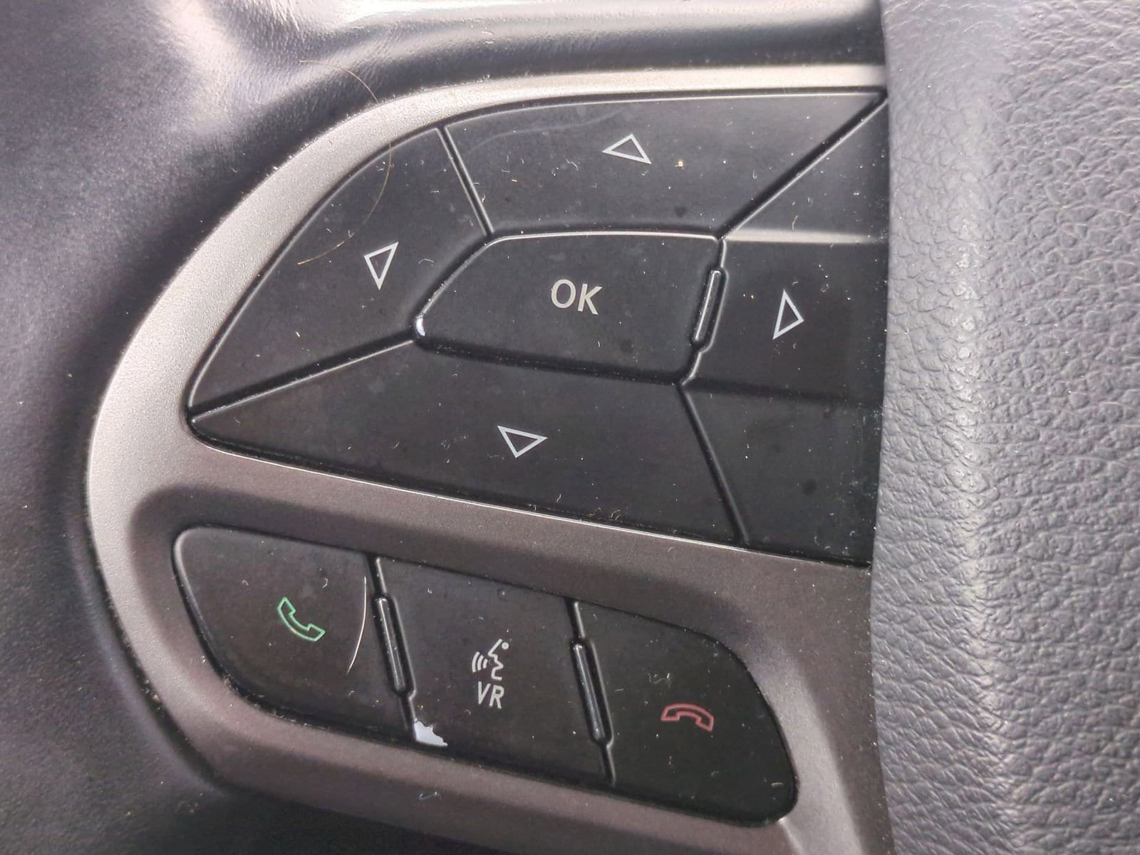 Thumbnail: 2019 Jeep Cherokee - 23