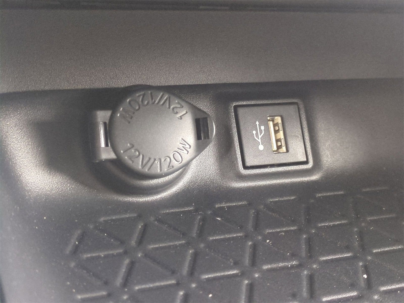 Thumbnail: 2025 Toyota RAV4 - 31