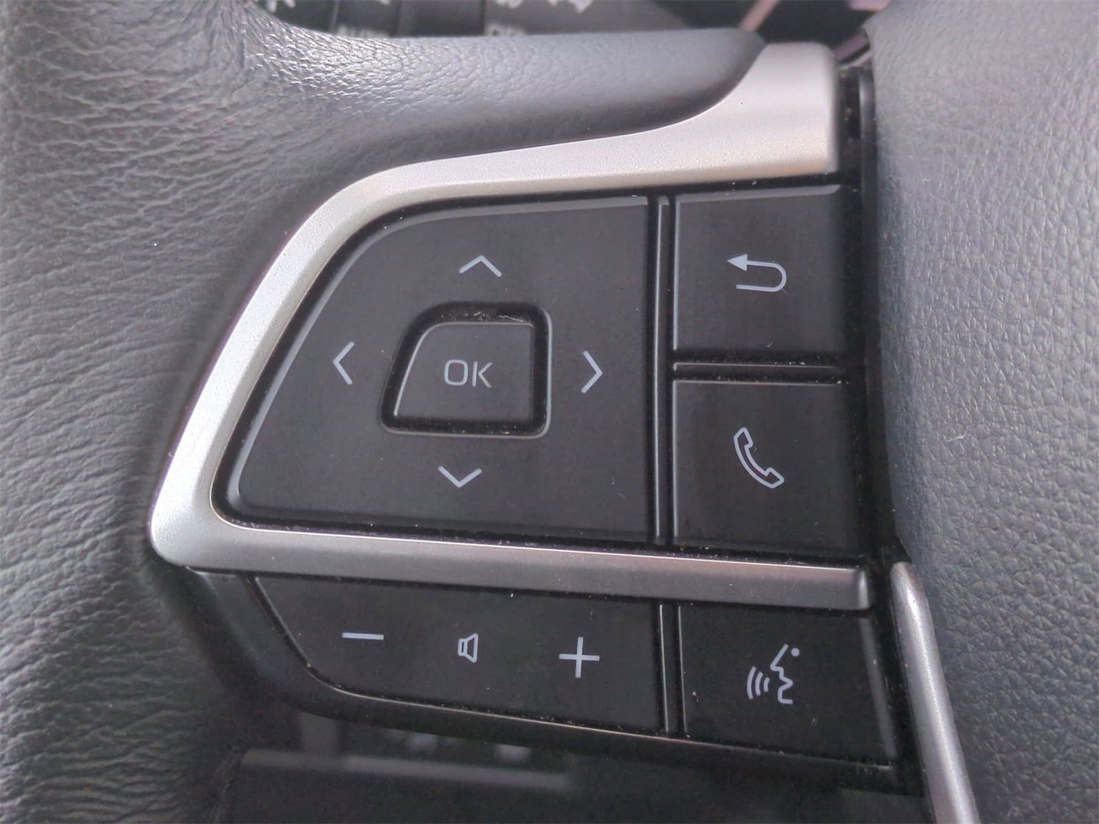 Thumbnail: 2024 Toyota Sienna - 26