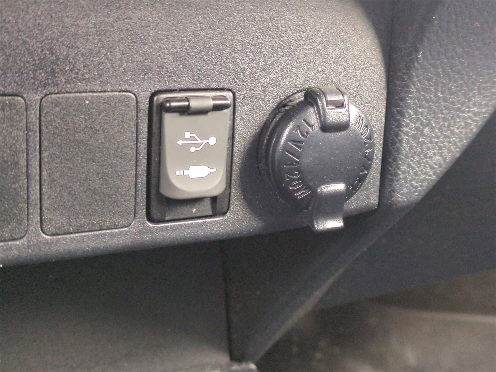 Thumbnail: 2018 Toyota RAV4 - 31