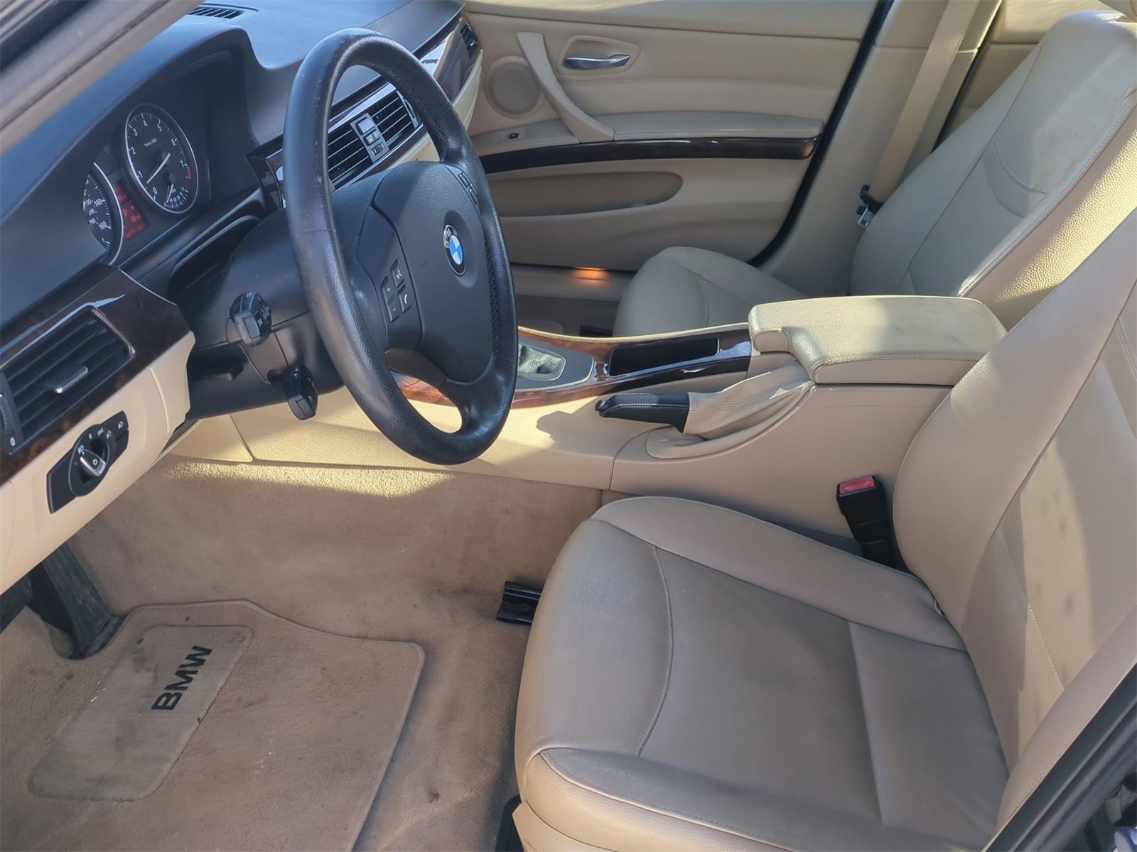 Thumbnail: 2011 BMW 3 Series - 16