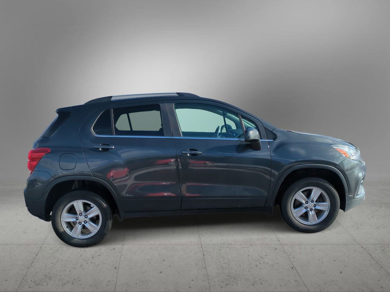 Thumbnail: 2017 Chevrolet Trax - 9