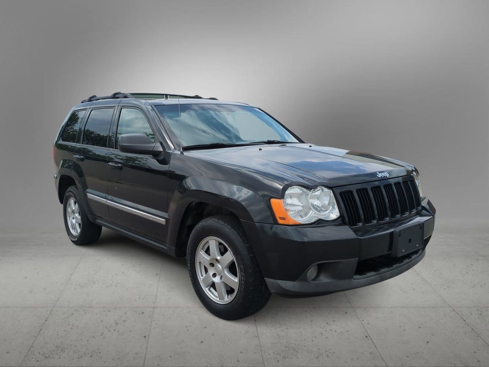 Used 2010 Jeep Grand Cherokee Laredo with VIN 1J4PR4GK3AC108397 for sale in Farmington Hills, MI
