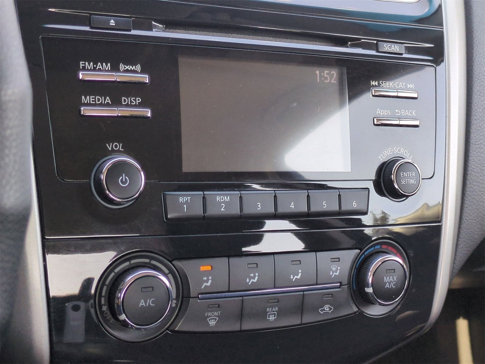 Thumbnail: 2015 Nissan Altima - 27