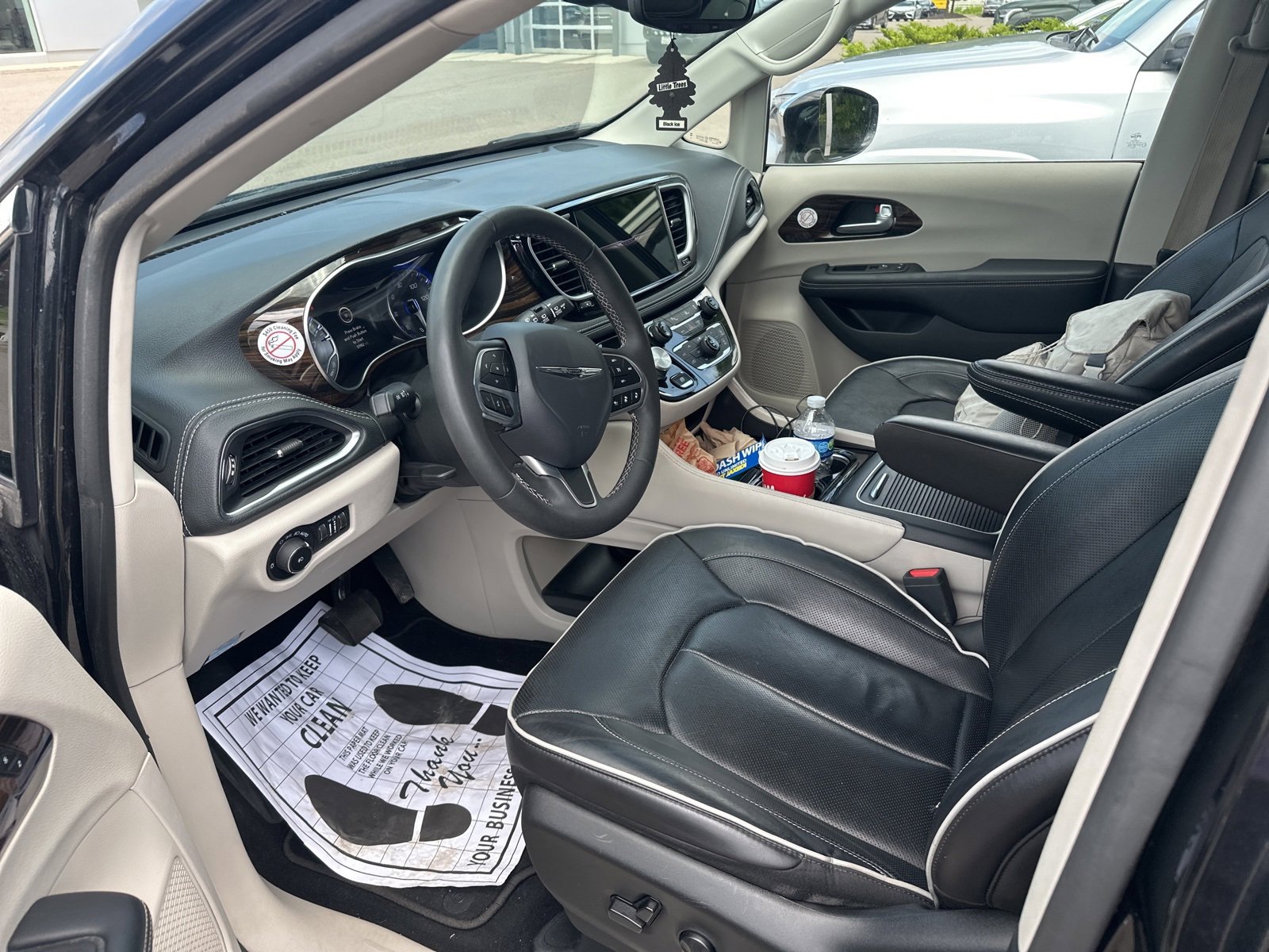 Thumbnail: 2023 Chrysler Pacifica - 9