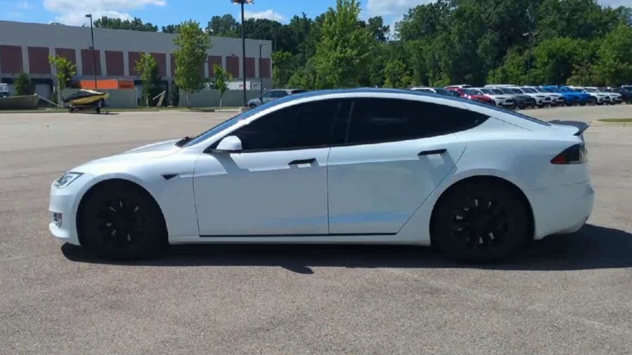 Thumbnail: 2016 Tesla Model S - 5