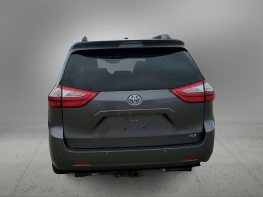 Thumbnail: 2017 Toyota Sienna - 7