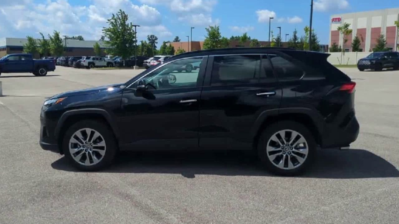 Thumbnail: 2023 Toyota RAV4 - 5