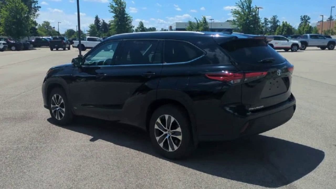 Thumbnail: 2022 Toyota Highlander - 6