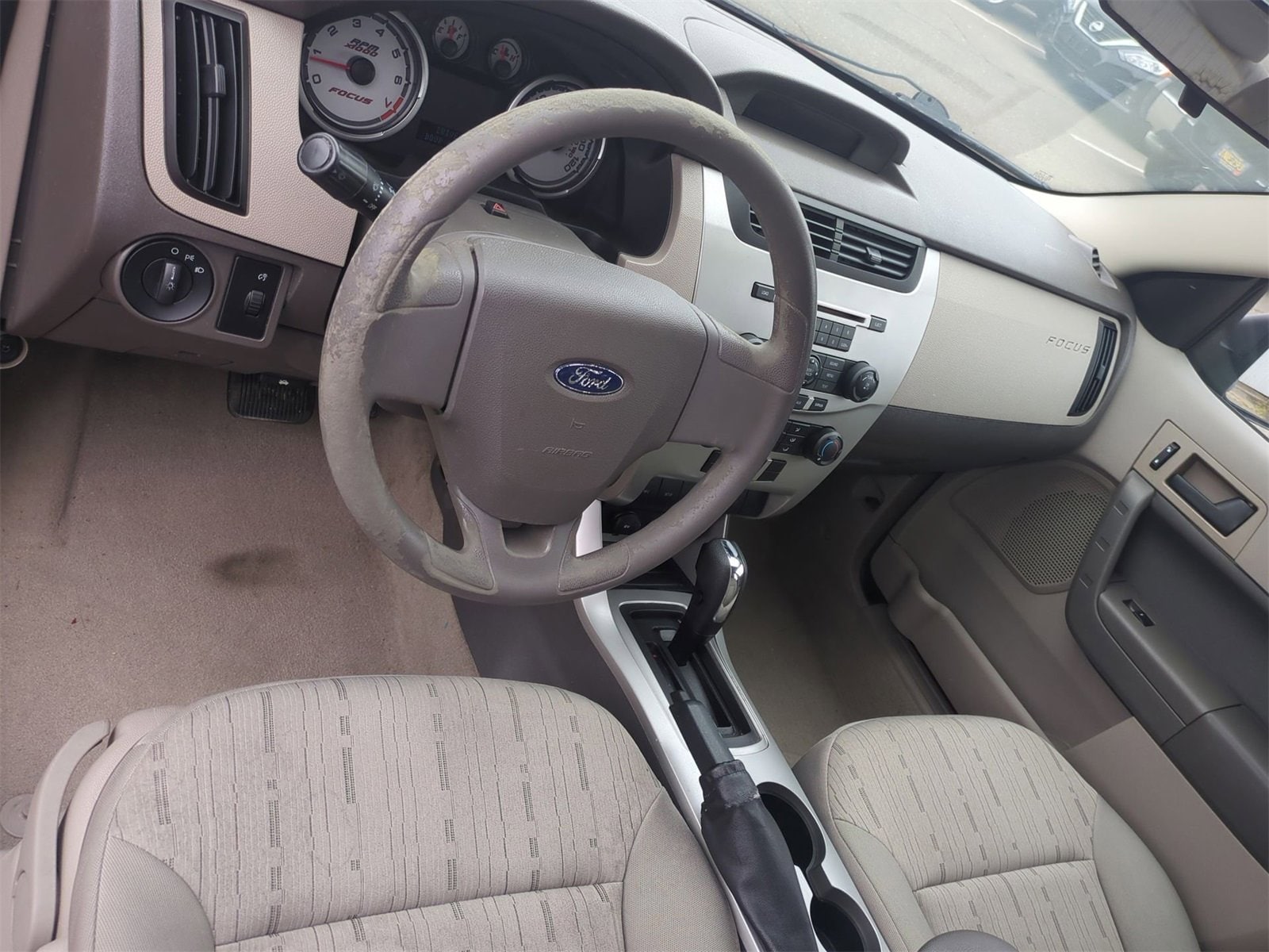 Thumbnail: 2010 Ford Focus - 10