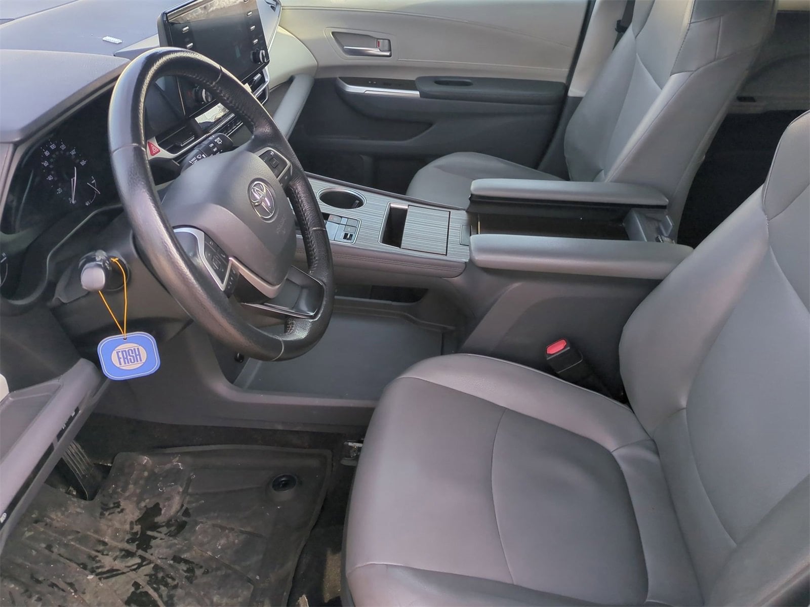 Thumbnail: 2021 Toyota Sienna - 16