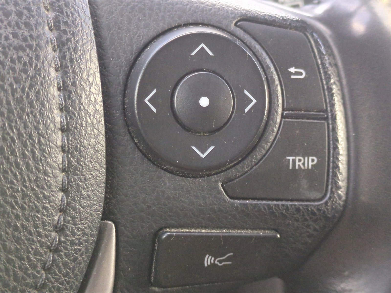 Thumbnail: 2018 Toyota RAV4 - 26