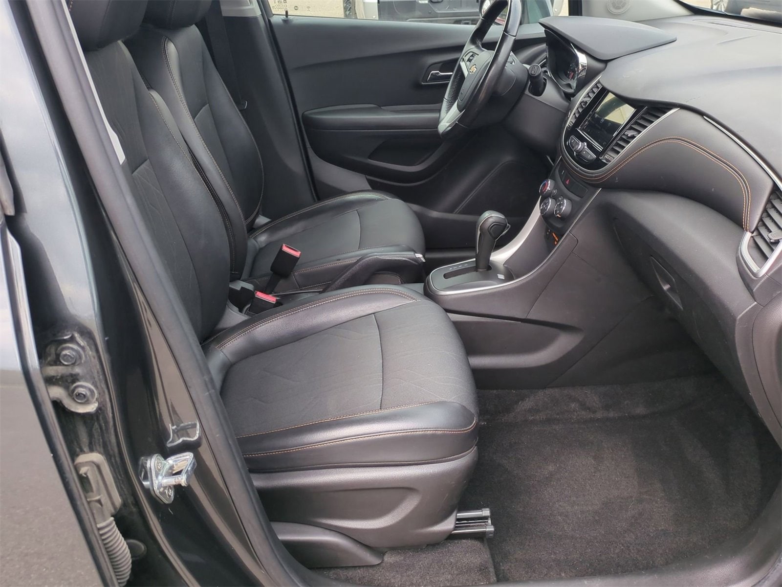 Thumbnail: 2018 Chevrolet Trax - 21