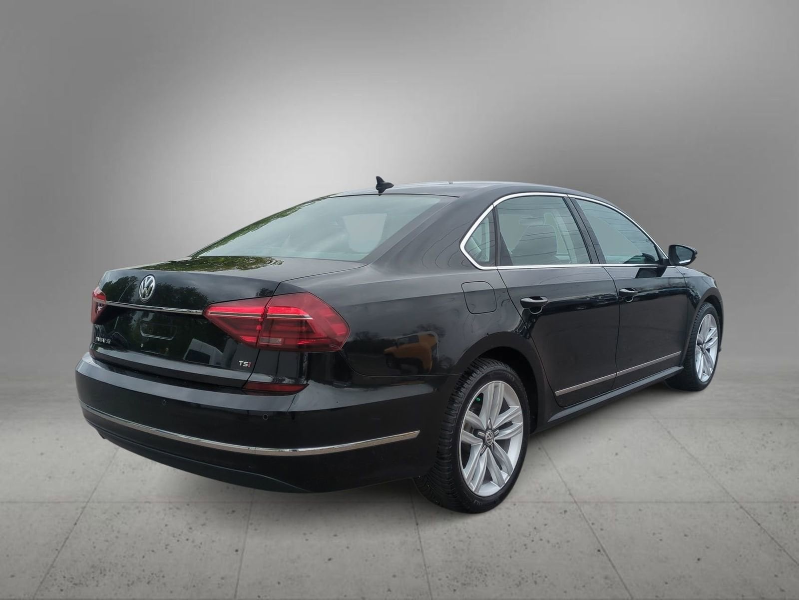 Thumbnail: 2017 Volkswagen Passat - 8