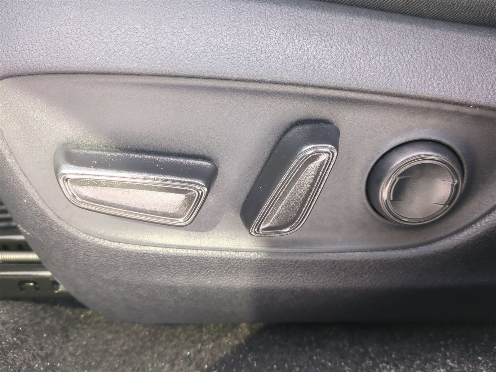 Thumbnail: 2025 Toyota RAV4 - 17