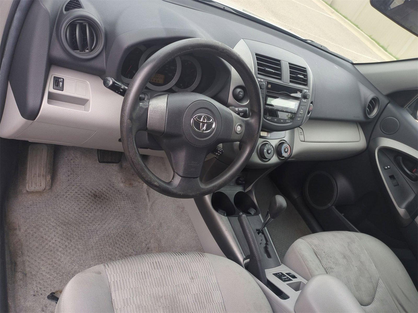 Thumbnail: 2011 Toyota RAV4 - 10