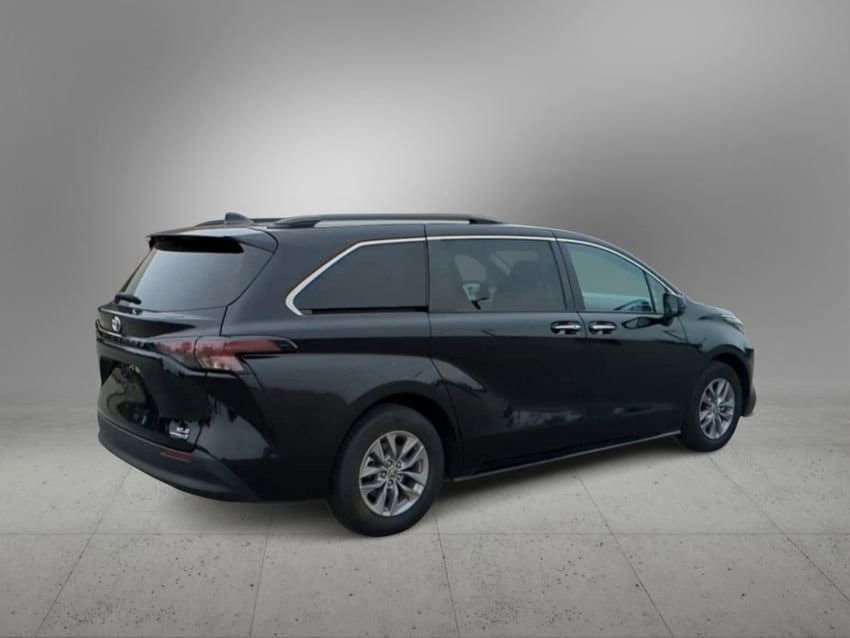 2023 Toyota Sienna XLE 8
