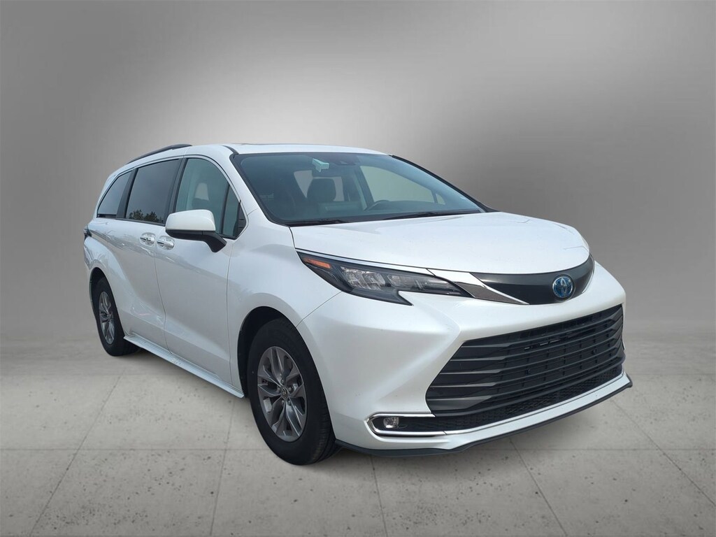Used 2024 Toyota Sienna XLE Van Passenger Van