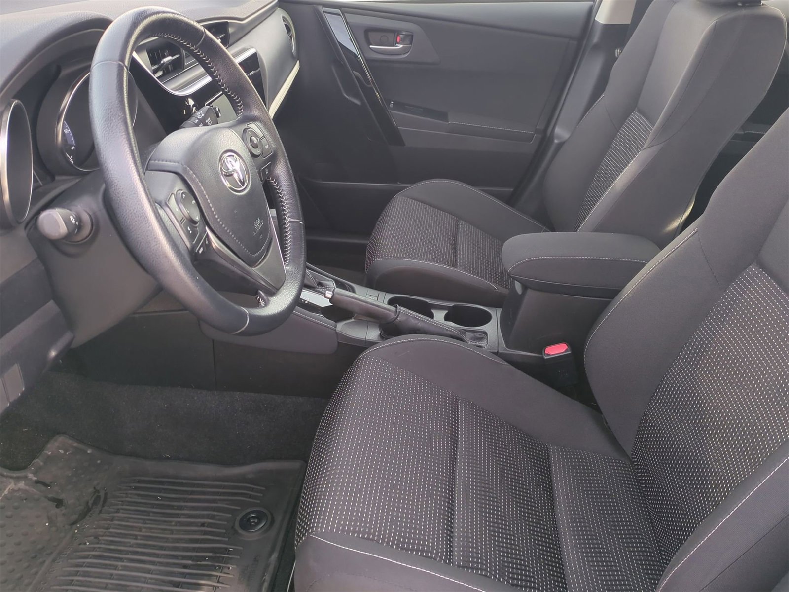 Thumbnail: 2018 Toyota Corolla iM - 16