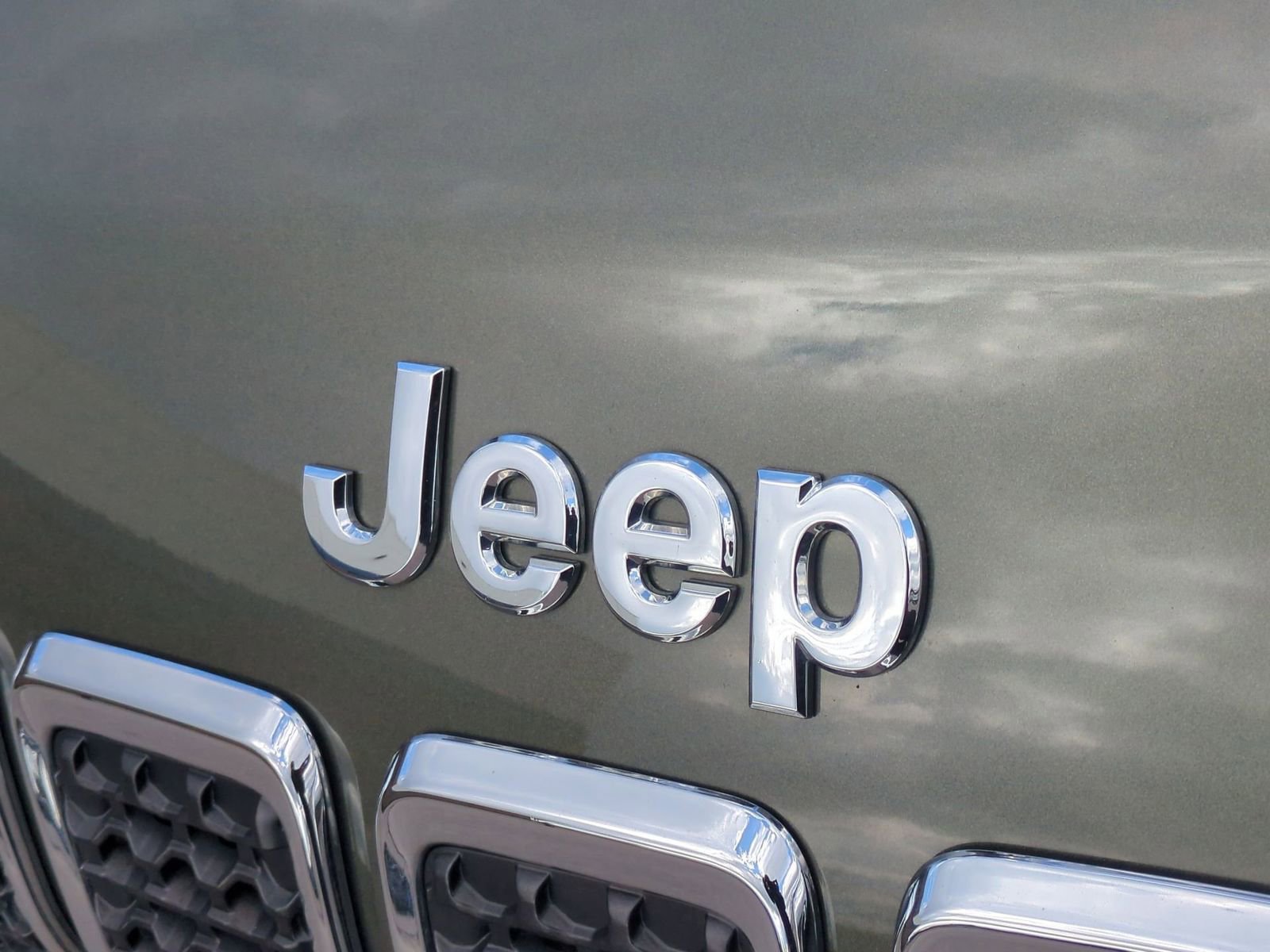 Thumbnail: 2019 Jeep Cherokee - 12