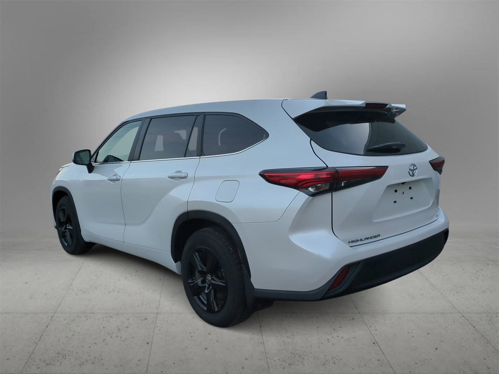 Thumbnail: 2023 Toyota Highlander - 6