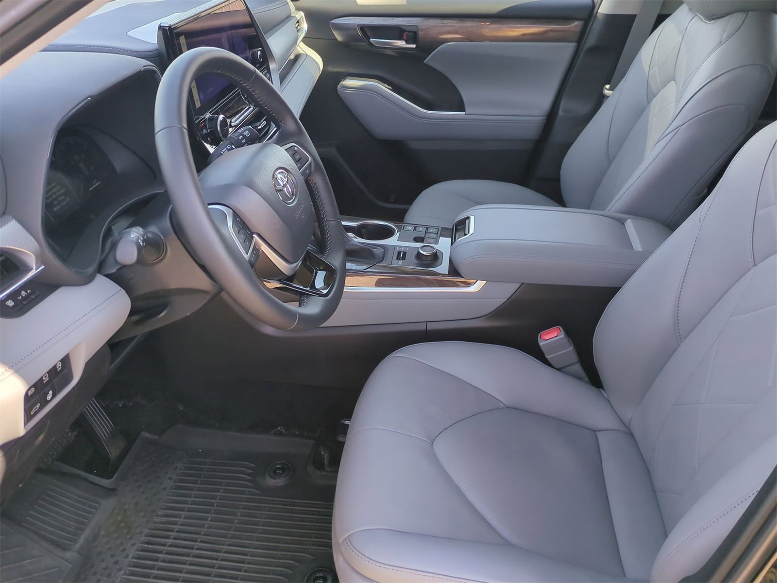 Thumbnail: 2025 Toyota Highlander - 16