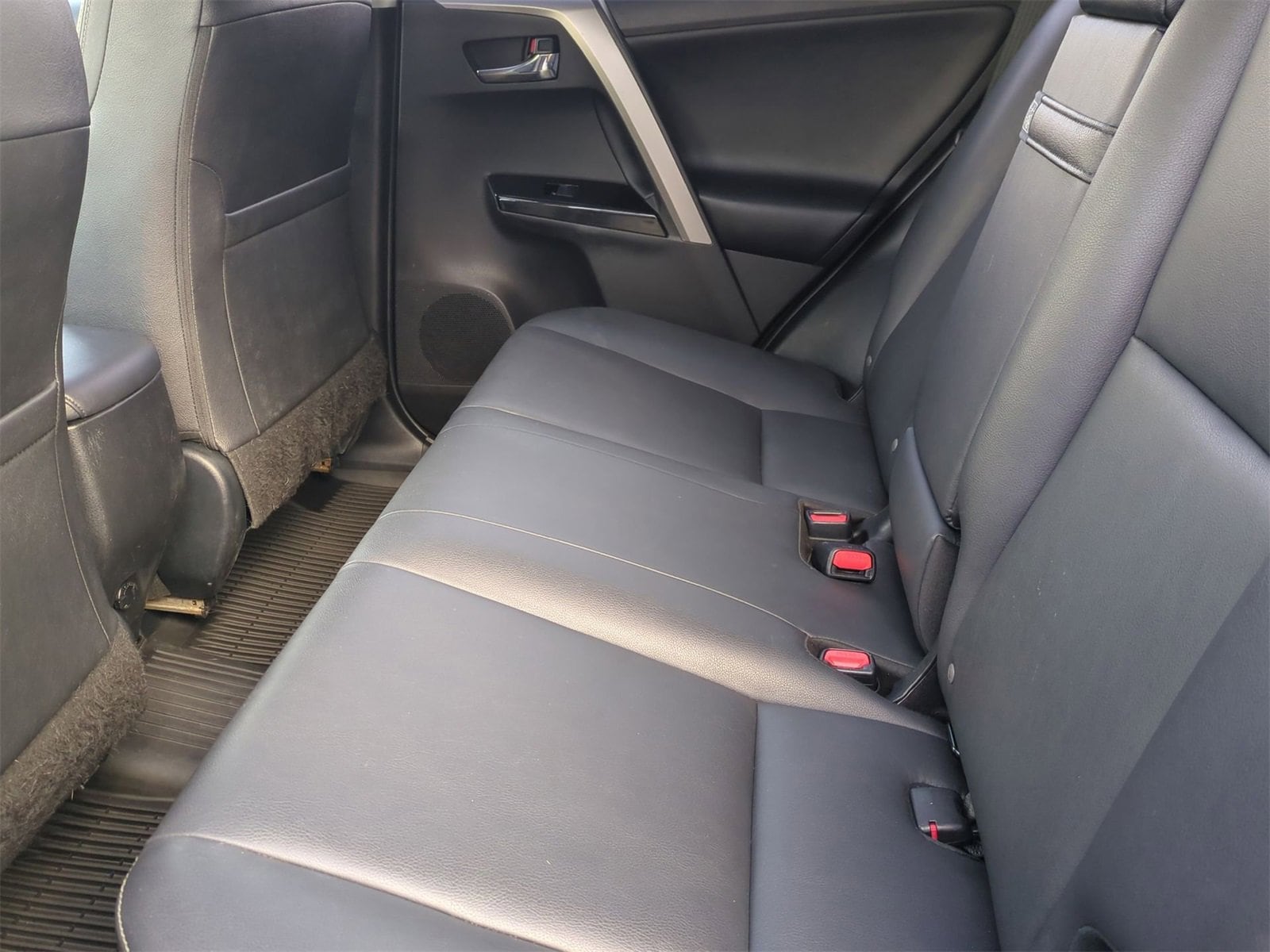 Thumbnail: 2017 Toyota RAV4 - 20