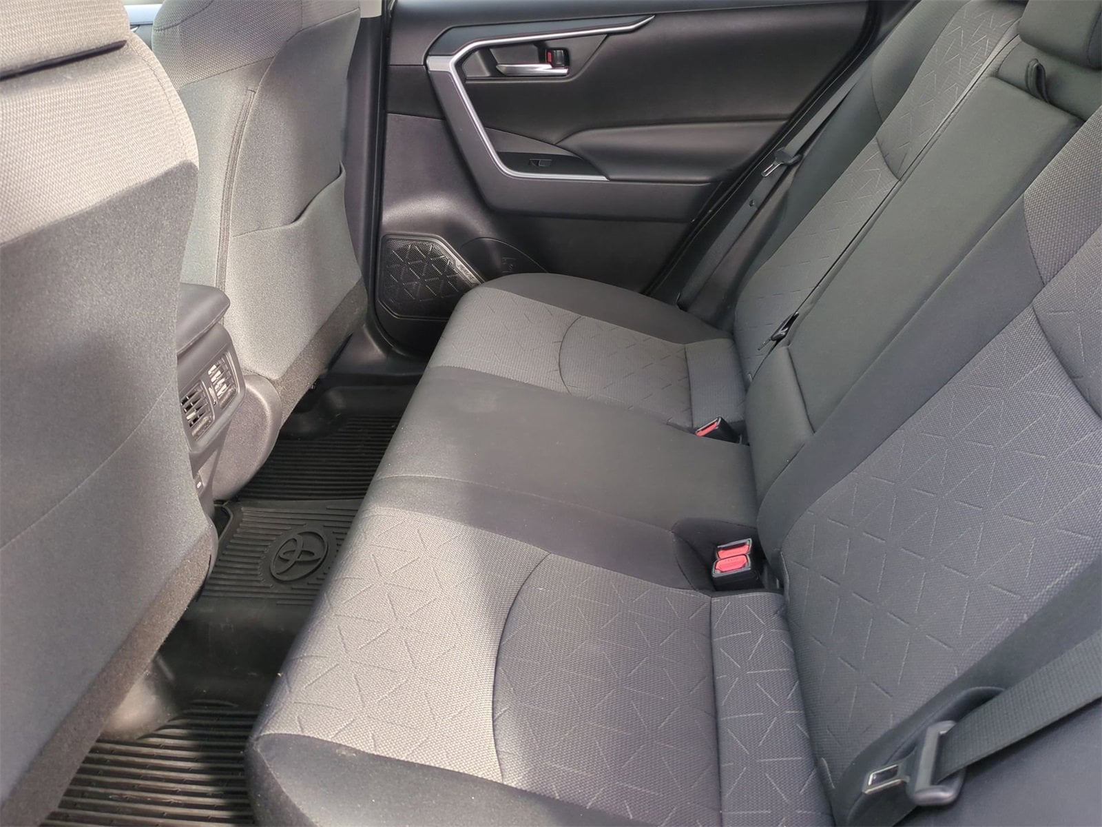 Thumbnail: 2022 Toyota RAV4 - 20