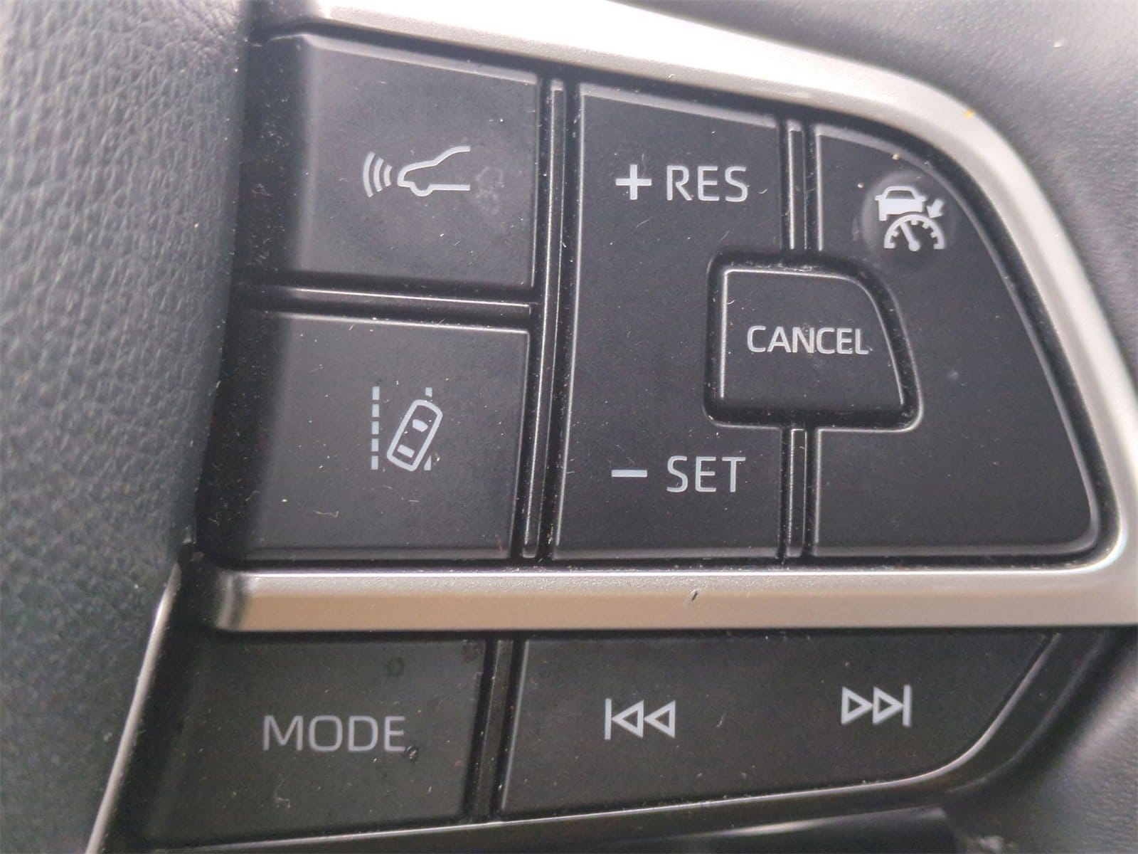 Thumbnail: 2023 Toyota Highlander - 25