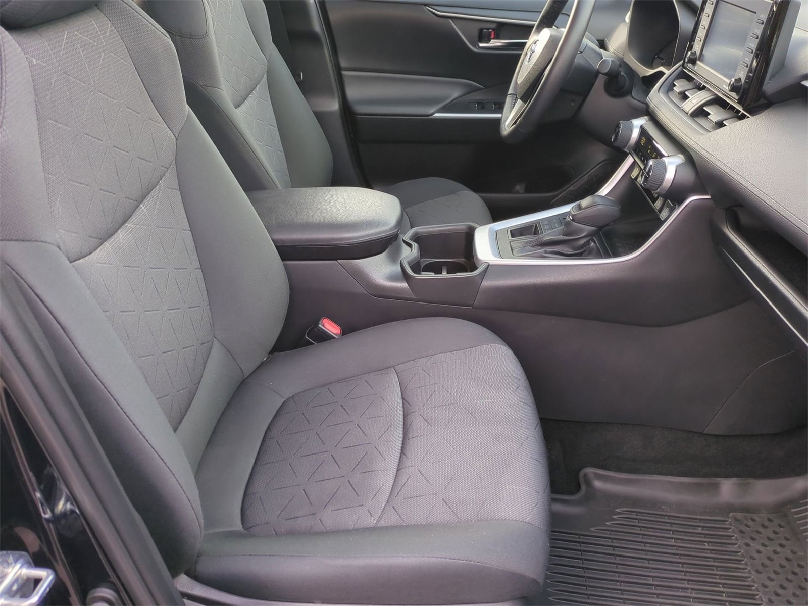 Thumbnail: 2022 Toyota RAV4 - 23