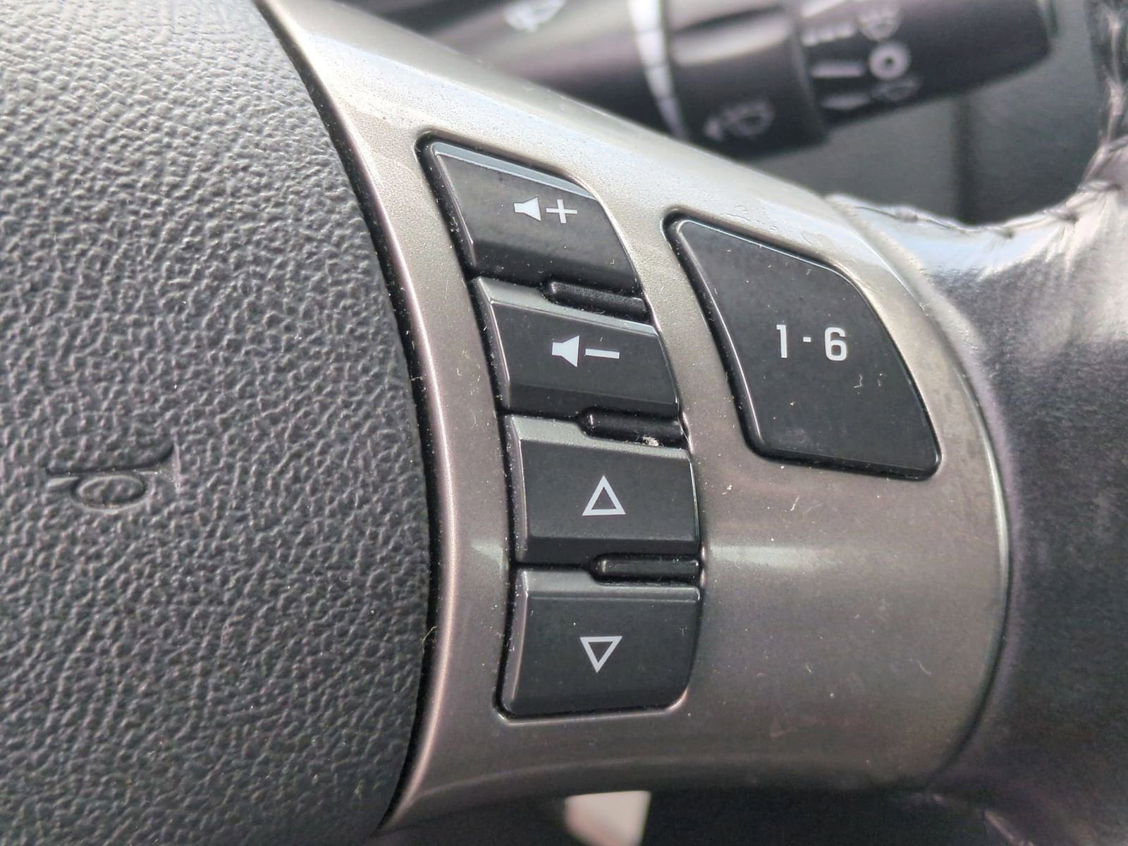 Thumbnail: 2009 Pontiac G6 - 24