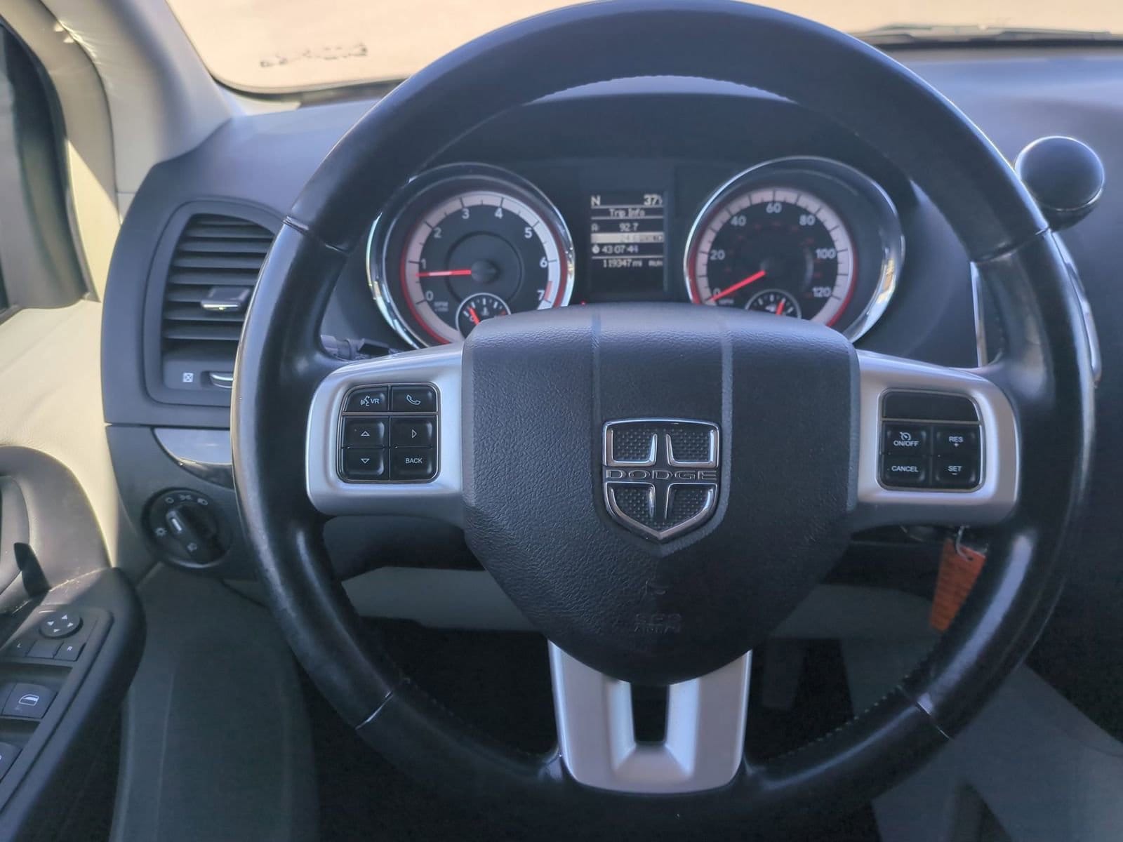 Thumbnail: 2011 Dodge Grand Caravan - 21